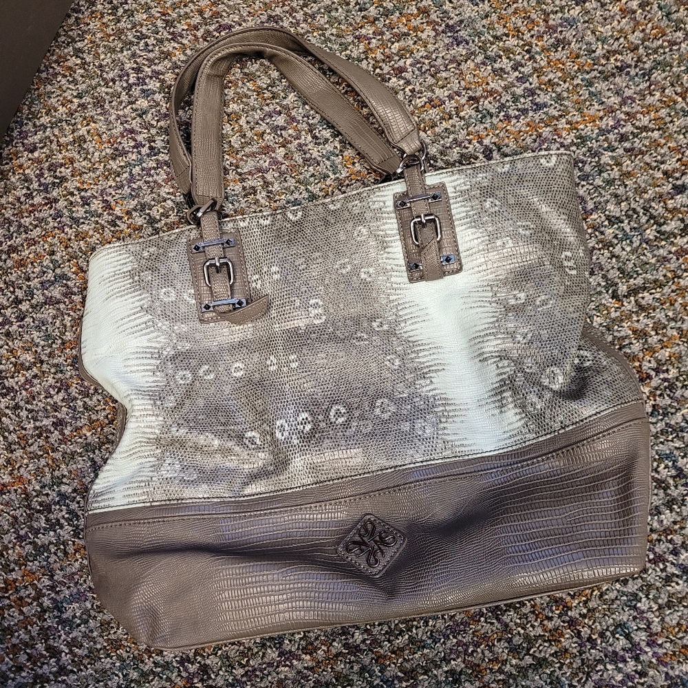 Simply Vera hand bag